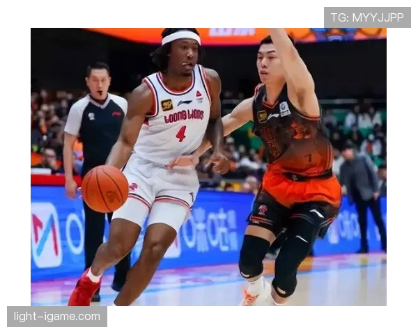 足球晋级之路：多队状态回升激战正酣，谁能突围挺进决赛？