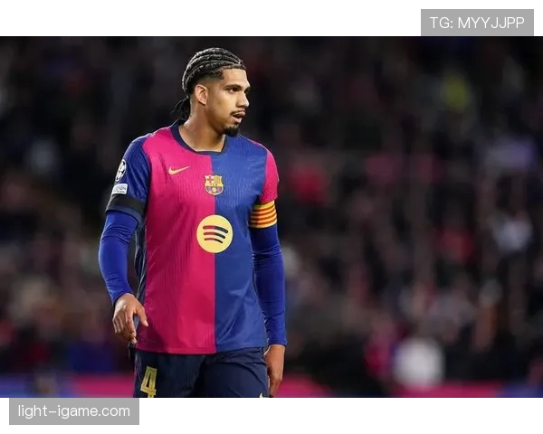 阿劳霍对抗能力出色,助巴萨在比赛中实现逆转表现稳健 阿劳霍对抗能力出色,助巴萨在比赛中实现逆转表现稳健