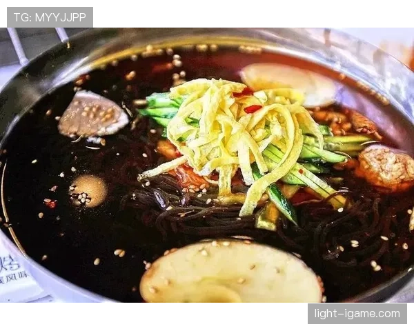 许昕这松弛感是真藏不住啊，赛场外喝奶茶撸串比谁都自在